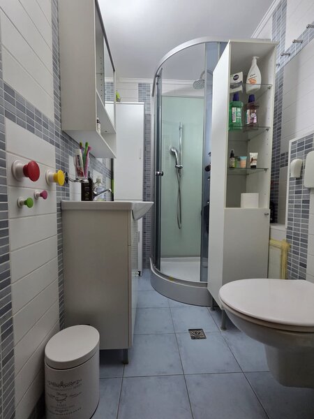 Tineretului, Oraselul Copiilor, apartament 4 camere 92 mp, parter.