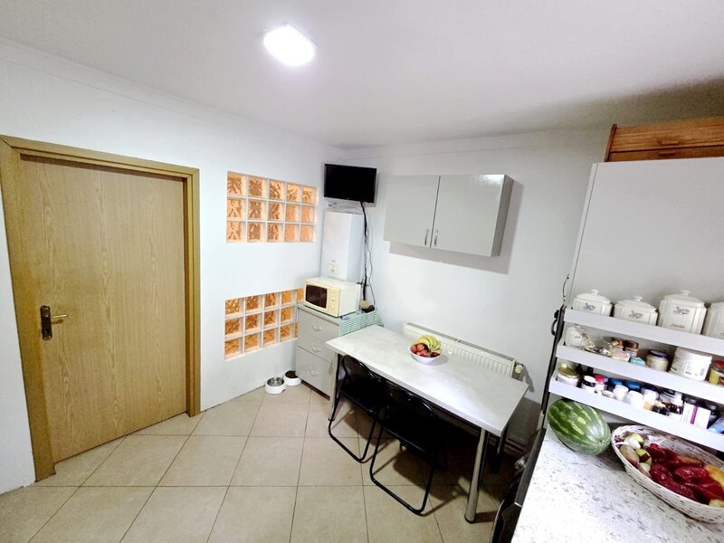 Tineretului, Oraselul Copiilor, apartament 4 camere 92 mp, parter.